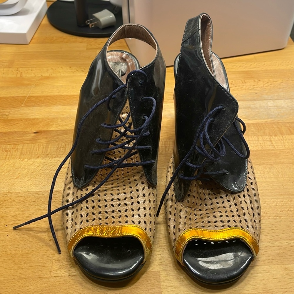 Shoe Maker size 37 peep toe lace up heels